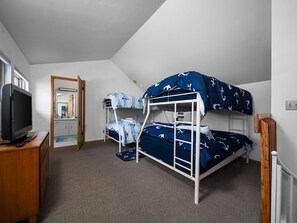 3 bedrooms, travel cot, free WiFi, bed sheets