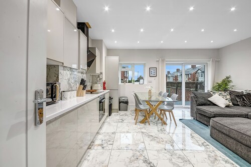 Oxford Large Group Home, 8 Beds, 4 Bathrooms