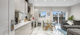 Oxford Large Group Home, 8 Beds, 4 Bathrooms