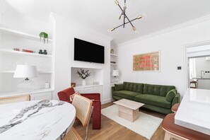 Interior - Chic Chelsea Retreat in a Victorian Building (London)