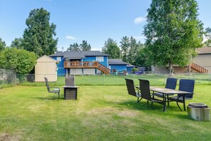 Interior - Shared Yard + Fire Pit: Airy Anchorage Apt! (Anchorage)