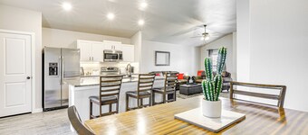'urbana Cabana:' Modern Home 8 Mi to Texas Tech!