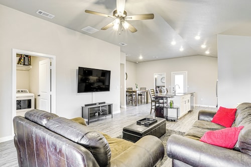 'urbana Cabana:' Modern Home 8 Mi to Texas Tech!