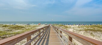 'escape to Sea-ality' Gulf Shores Beach Condo!