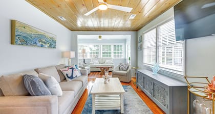 Walk to Ocean: Pearl Cottage in Atlantic Beach