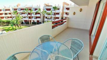 Apartamento | Restaurante al aire libre