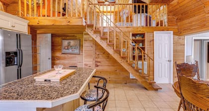 Greers Ferry Home w/ Fire Pit Near Shiloh Marina!