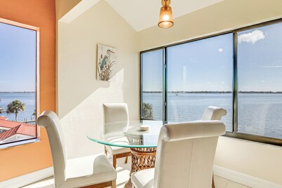 Bright Englewood Gem: Rooftop Patio, Walk to Beach