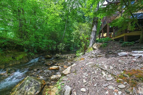 'chateau on Compass Creek' Hayesville Apartment!