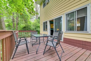 Apartment (2 Bedrooms) | Interior - Lake George Getaway 3 Mi to Six Flags Great Escape (Lake George)