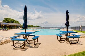 Apartment (2 Bedrooms) | Interior - Lake Conroe Condo: Balcony, Views & Pool Access! (Willis)