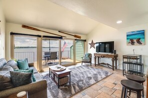 Apartment (2 Bedrooms) | Interior - Lake Conroe Condo: Balcony, Views & Pool Access! (Willis)