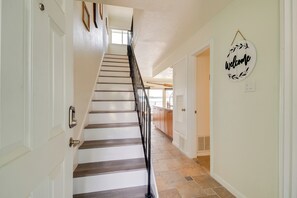 Apartment (2 Bedrooms) | Interior - Lake Conroe Condo: Balcony, Views & Pool Access! (Willis)