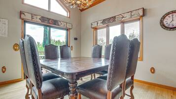 House (5 Bedrooms) | Interior
