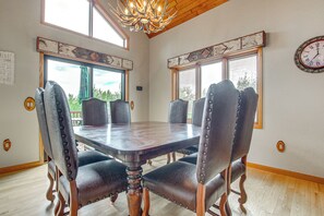 House (5 Bedrooms) | Interior