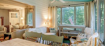 ~ 1 Mi to Dtwn Grand Haven: Lake Michigan Cabin