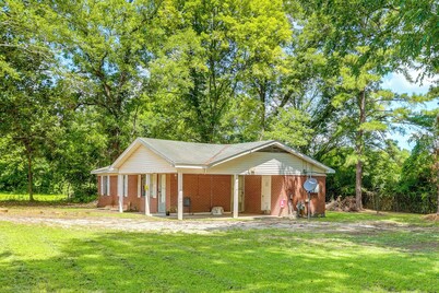Pet-friendly Brent Home w/ Spacious & Fenced Yard!