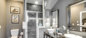 14 Mi to Jekyll Island: Luxe Brunswick Home