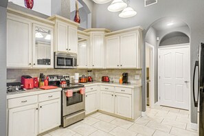 House (3 Bedrooms) | Interior - 14 Mi to Jekyll Island: Luxe Brunswick Home (Brunswick)