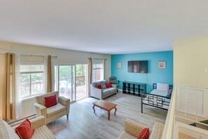 Apartment (2 Bedrooms) | Interior - Lake George Townhome w/ Deck: 2 Mi to The Outlets! (Lake George)