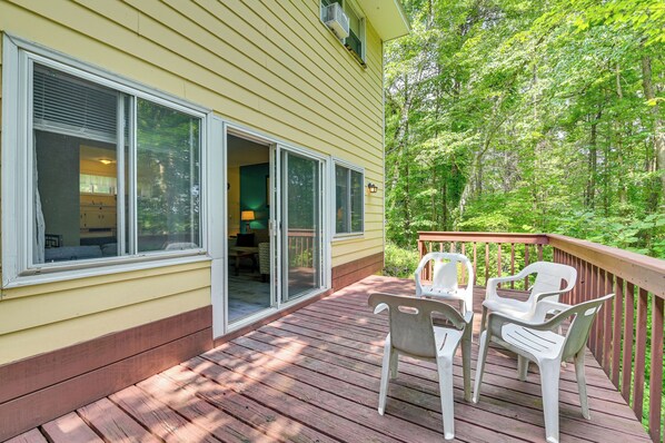 Apartment (2 Bedrooms) | Interior - Lake George Townhome w/ Deck: 2 Mi to The Outlets! (Lake George)