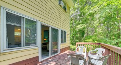 Lake George Townhome w/ Deck: 2 Mi to The Outlets!
