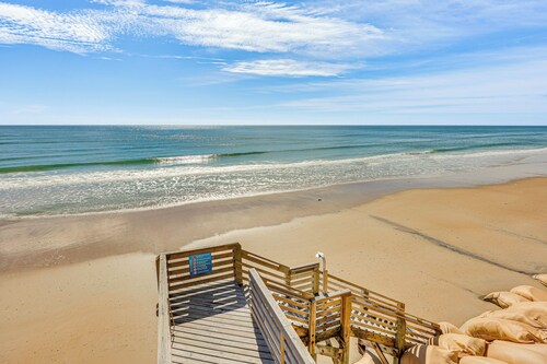 Ocean-view Condo: Steps to North Topsail Beach!