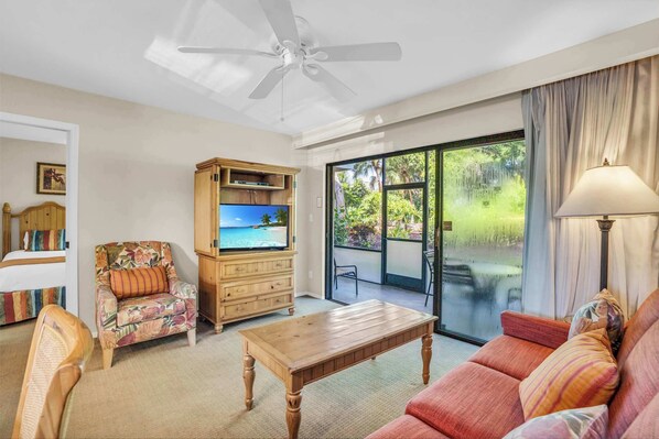 Una televisión, un reproductor de DVD, una oficina