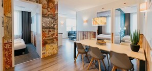 3 sovrum, skrivbord, strykjärn/strykbräda och resesäng