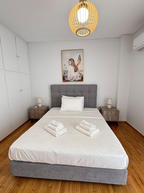 2 bedrooms - South Coast -- Al020 (Alimos)