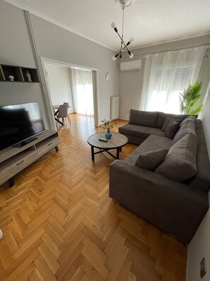 Apartment | 3 bedrooms - Charming Apartment - At085 (Athens)