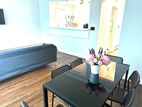 Entire 2 Bedroom Apartment in Upper Beaches