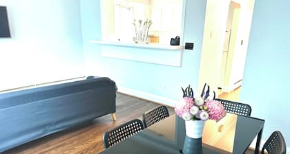 Entire 2 Bedroom Apartment in Upper Beaches