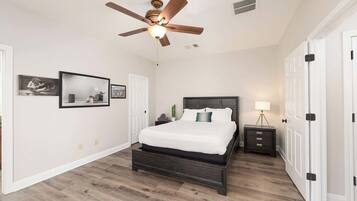 8 soverom, strykejern/-brett, wi-fi og sengetøy