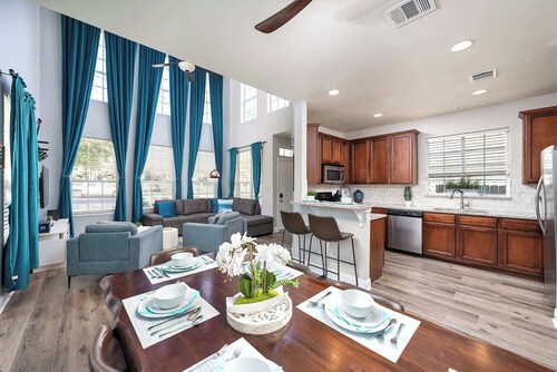 Upstay Spacious Home Duplex for Group of 17