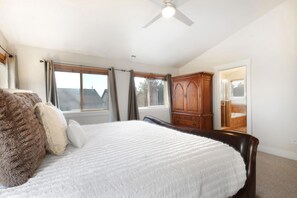 4 bedrooms, desk, iron/ironing board, free WiFi