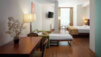 Caja de seguridad en la habitación y escritorio