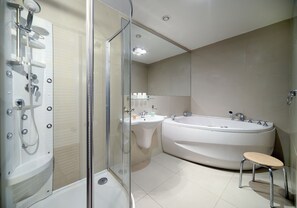 Hair dryer, towels, soap, shampoo - Ankora Hotel Prague (Prague)