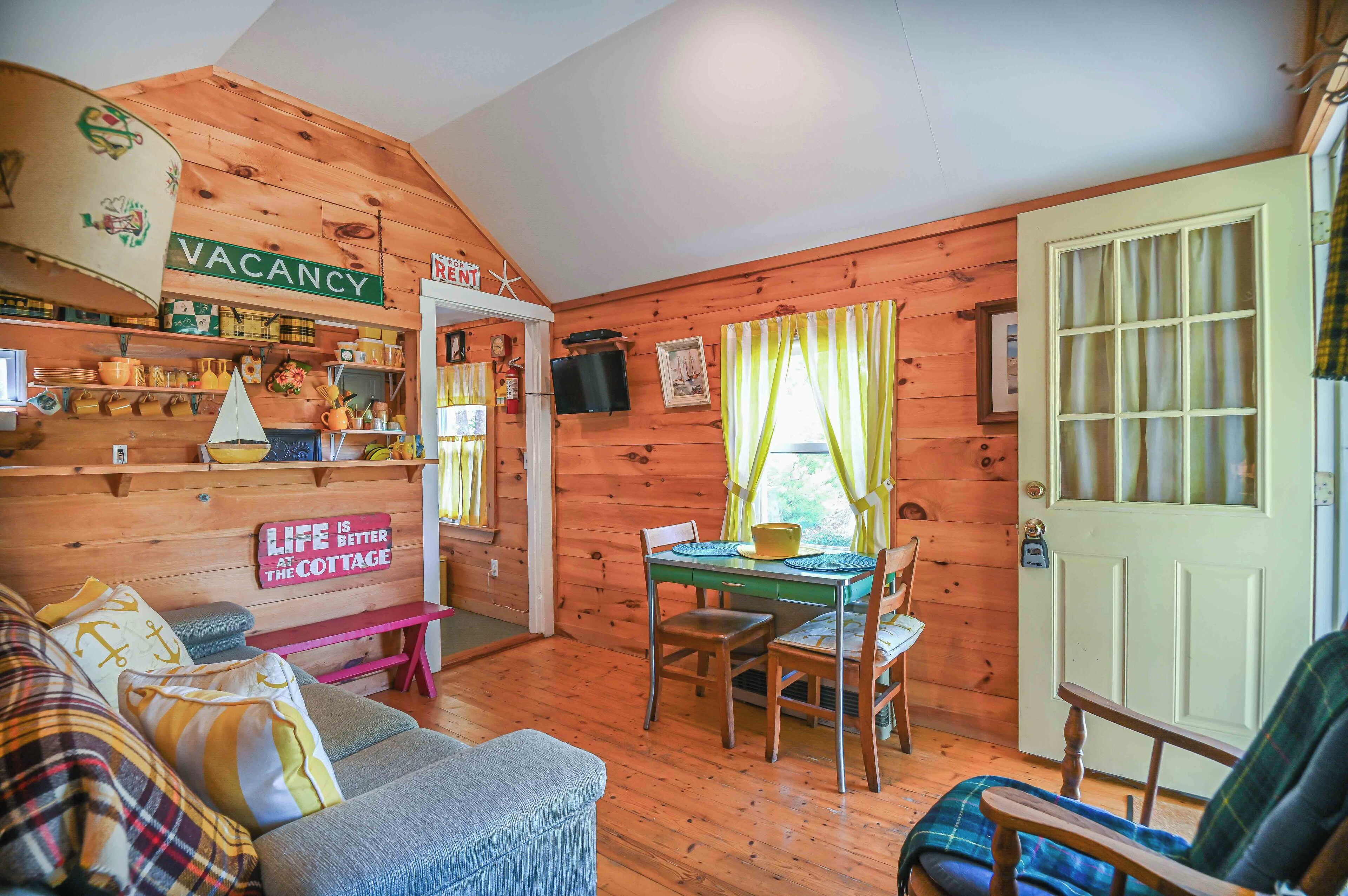 Cottage at Birch Knoll – Peaceful 1 BDR Retreat w/ Shared Pool & Fire Pit