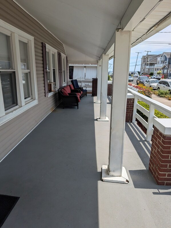 Terrace/patio - Lovely 4-bedroom house by the beach. (Belmar)