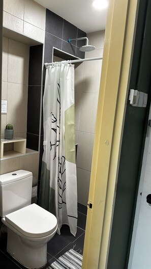 Bidet, towels, soap, toilet paper - Room3A @ free Y5 Netflix Parking Coway (Cyberjaya)