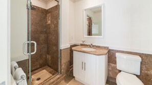 Villa, 3 Bedrooms | Bathroom | Towels