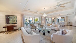Condo, 5 Bedrooms | Living area
