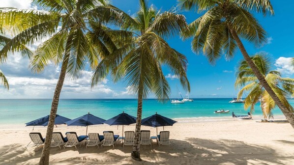 Beach nearby - Smugglers Cove by Blue Sky Luxury (Paynes Bay)