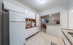 Private kitchen - Charmoso Apto com piscina no Caiçara (Praia Grande)