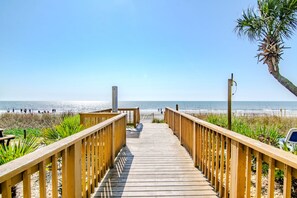 Property grounds - Gorgeous, Epic Ocean View, & Steps to Beach! Lazy River, Pools, HotTub! (Myrtle Beach)
