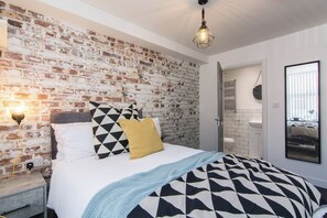 5 quartos, ferros/tábuas de passar roupa, Wi-Fi, roupa de cama