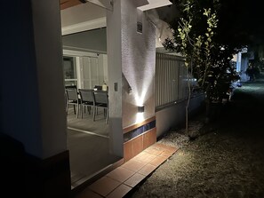 Outdoor dining - Villa Sunset       . (Chiclana de la Frontera)