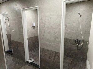 Economy Double Room | Bathroom | Shower, hair dryer, toilet paper - North Coast Hostel (New Taipei City)