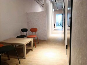 Hallway - North Coast Hostel (New Taipei City)